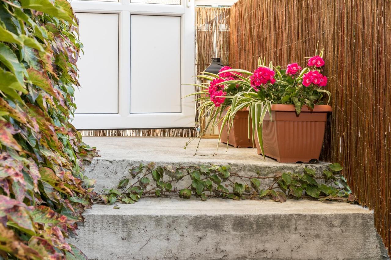 Cracow Best Location Apartment With Garden By Cozyplace Krakow Exterior photo